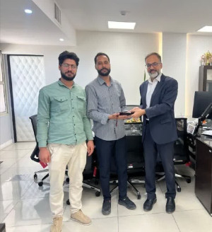 راهبر امانت‌دار متروی اصفهان کیف پول گمشده را به صاحبش بازگرداند