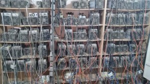 کشف و ضبط ۶۲ دستگاه ماینر غیرمجاز در کاشان