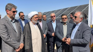 «افزایش ۶ مگاواتی ظرفیت برق پاک در اصفهان با افتتاح دو نیروگاه خورشیدی اردستان و نایین»