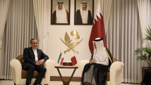 عراقچی با نخست‌وزیر و همتای قطری در دوحه دیدار و گفت‌وگو کرد