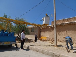 ارتقای روشنایی معابر روستای ننادگان با مشارکت امور برق فریدن
