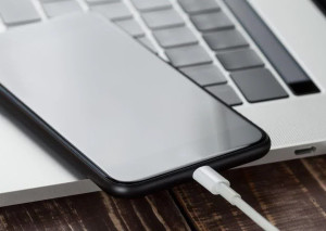 ثبت‌نام بیمۀ موبایل و لپ‌تاپ دانشجویان آغاز شد