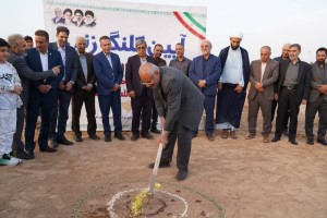 کلنگ زنی هنرستان ۱۲ ‌کلاسه در گرگاب شاهین شهر
