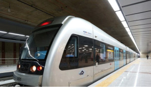 مترو اصفهان در ایستگاه مسجد جامع متوقف شد