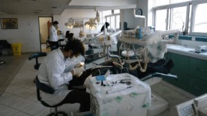 ارائه ۱۱ خدمت درمانی دندانپزشکی با تعرفه دولتی در اصفهان