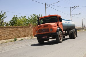 پیمودن ۳۰۰۰ کیلومتر مسافت در شبانه‌روز برای تأمین آب شرب روستاییان اردستان