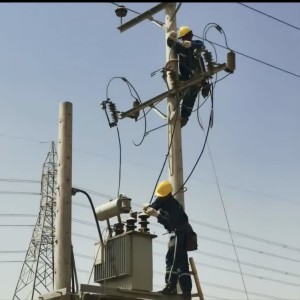 تقویت شبکه برق فتح‌آباد با نصب دو ترانسفورماتور جدید