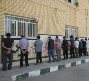 دستگیری ۱۰ محکوم متواری در خمینی شهر