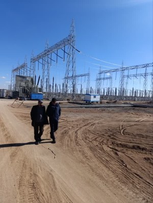 بازدید کارشناسان برق منطقه‌ای اصفهان از پیشرفت فاز دوم نیروگاه خورشیدی آفتاب شرق