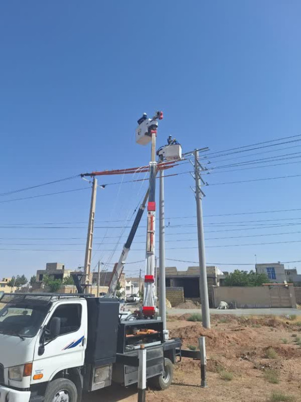 جریان برق به سایت ۱۴۷ هکتاری نهضت ملی مسکن شاهین‌شهر رسید